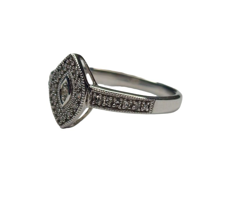 9ct white gold diamond oval ring