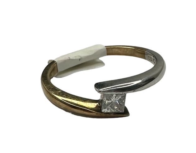 9ct Yellow and White Gold contrast 0.25ct diamond set ring