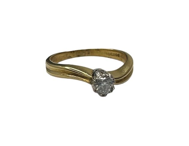 18ct yellow gold single set 0.15ct diamond ring