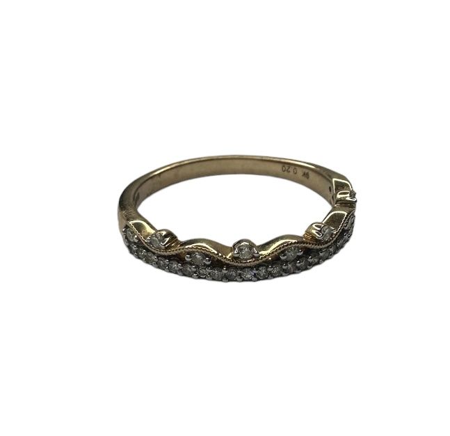 9ct yellow gold diamond patterned ring