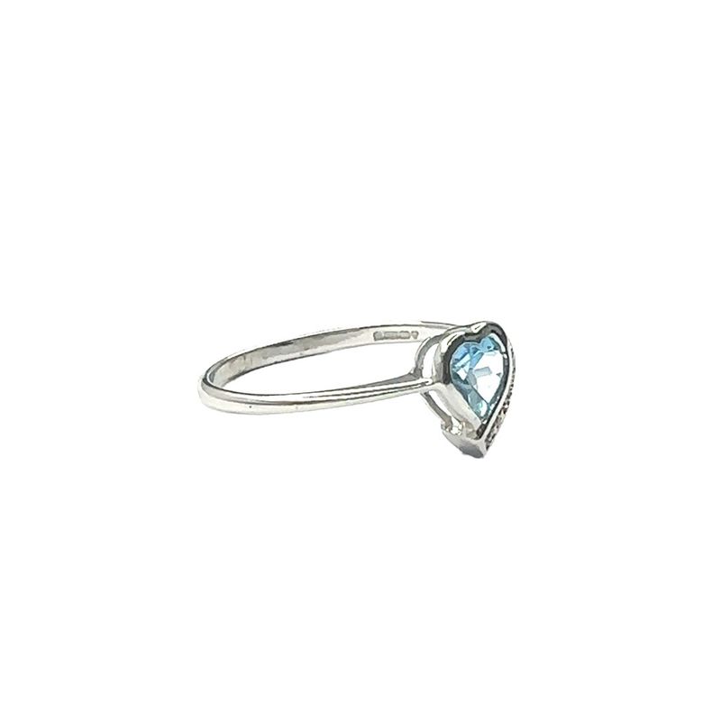 9ct white gold diamond and aqua marine ring