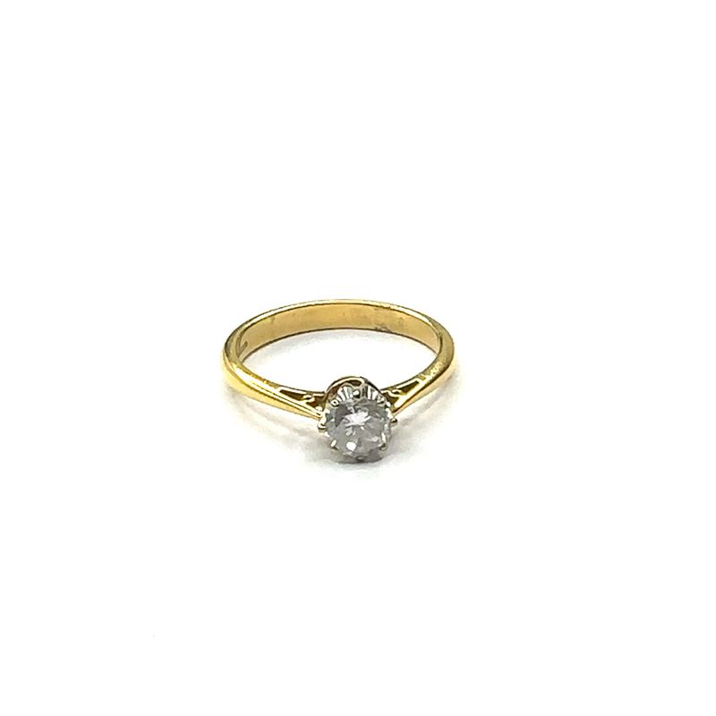 18k Yellow gold single set diamond ring