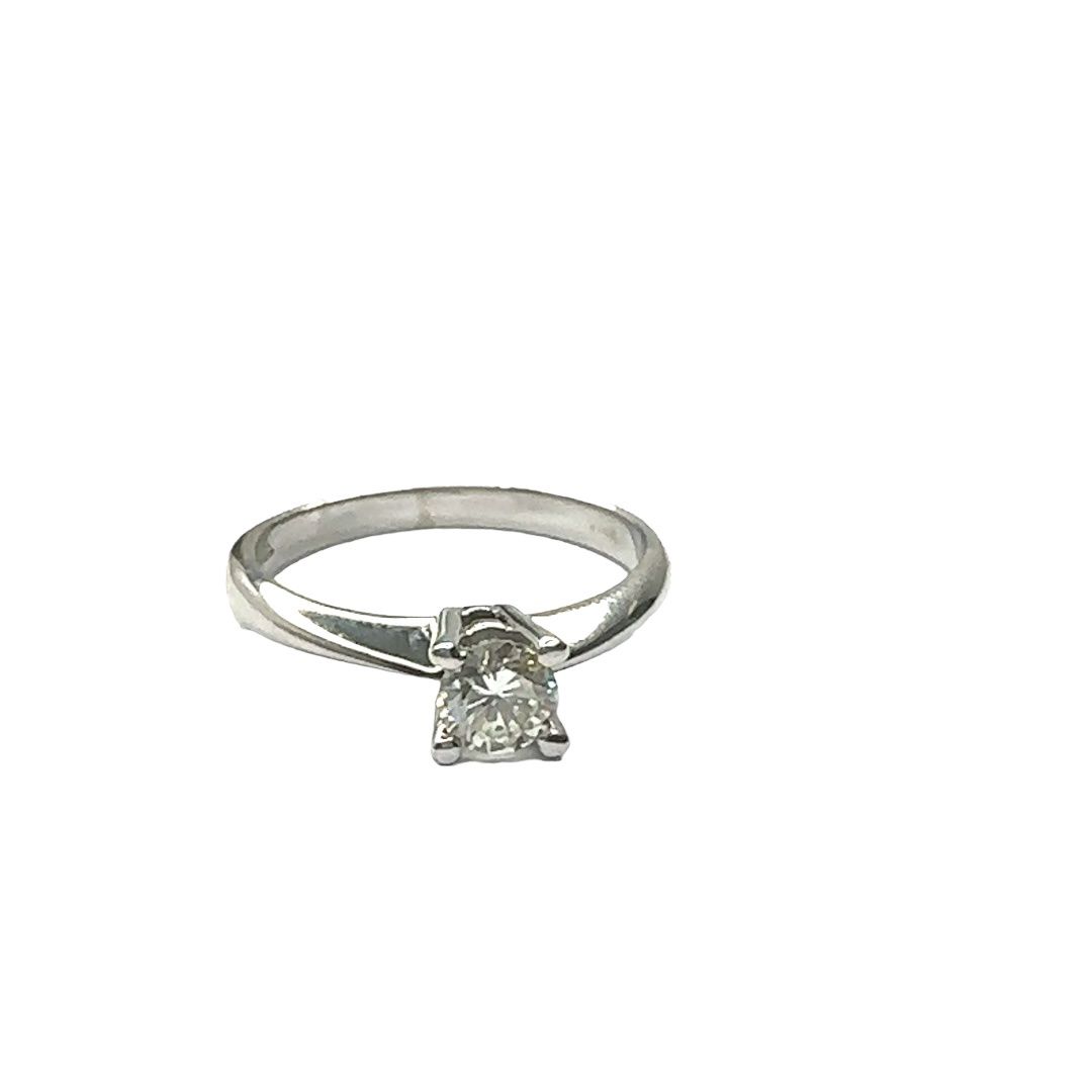 18ct white gold Single set diamond ring size N