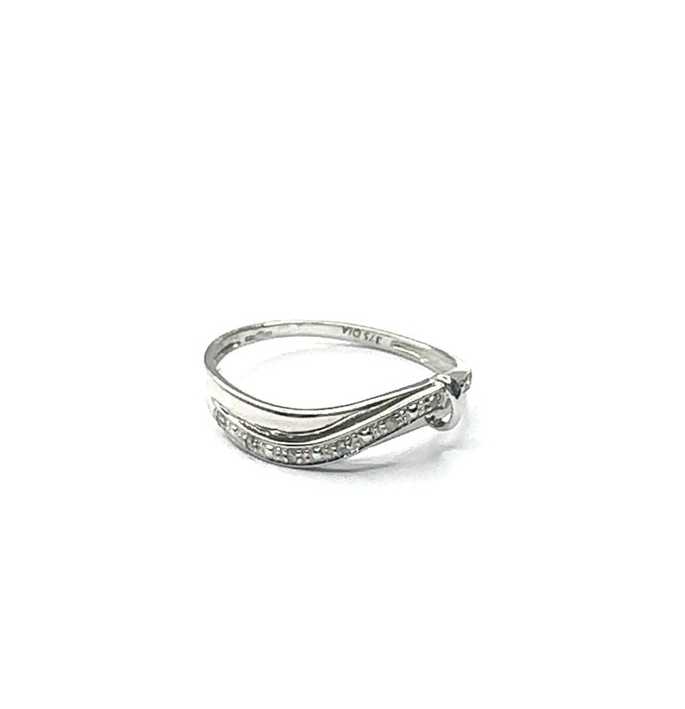 9ct white gold diamond crossover rip