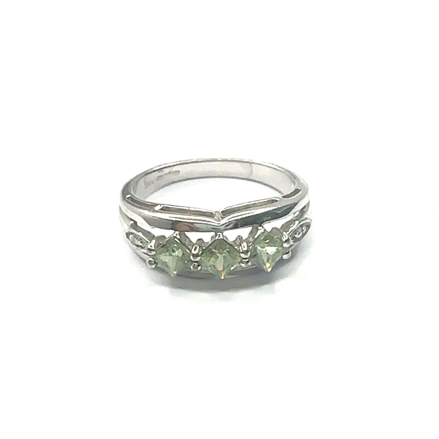 9ct white gold diamond and green adventuring ring