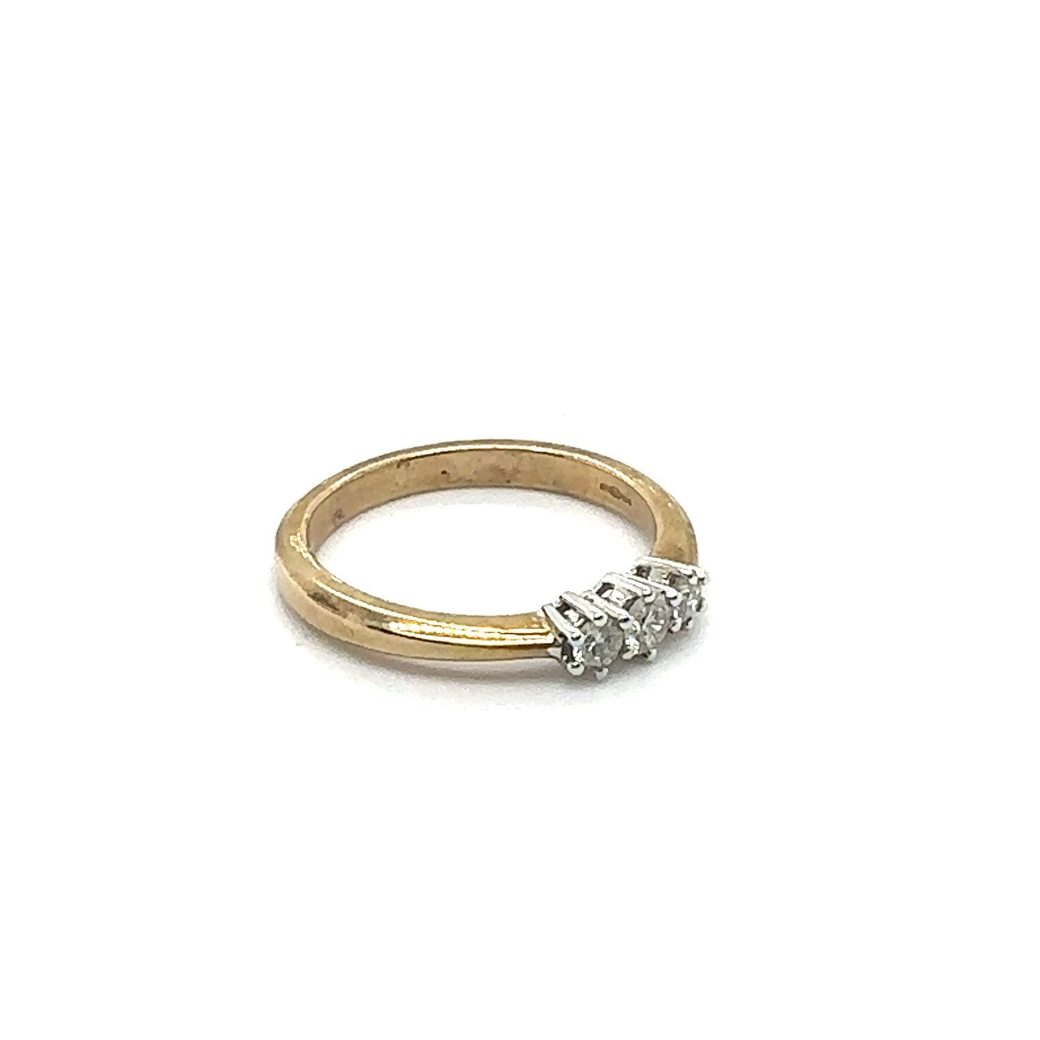 9ct yellow gold 3 diamond set gold ring