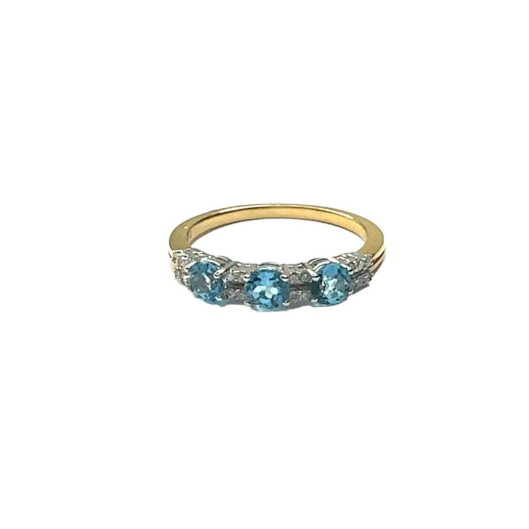 18ct yellow gold diamond and aqua marine ring