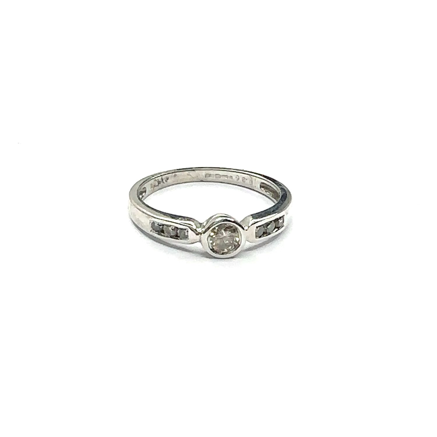 9ct white gold diamond set  ring
