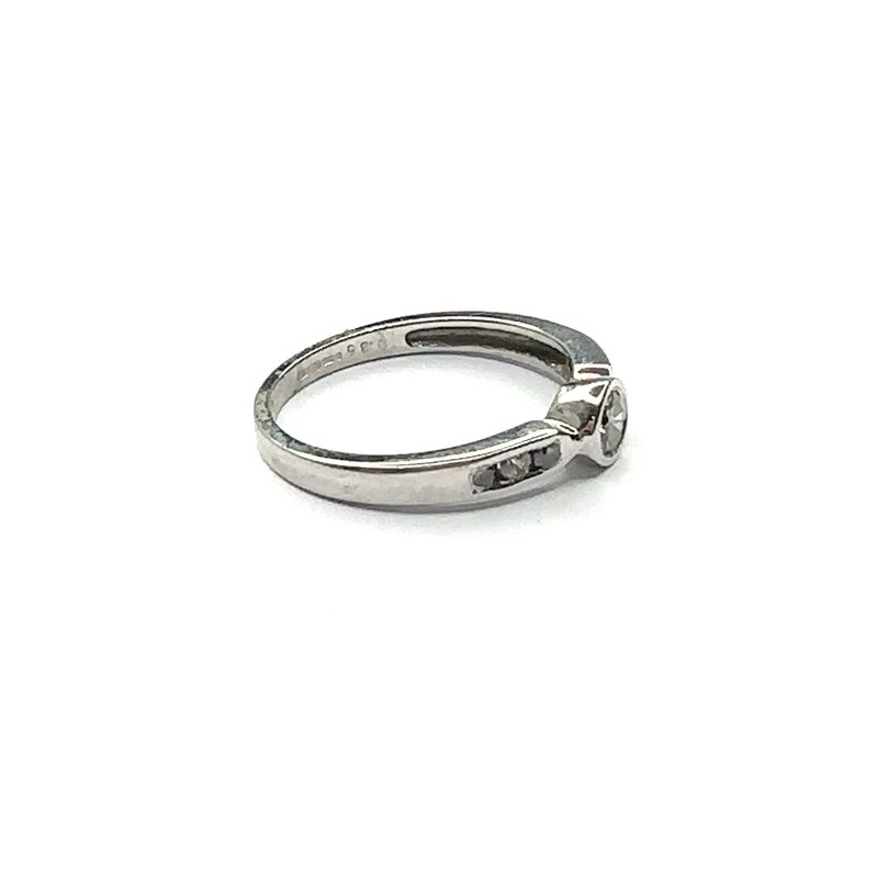 9ct white gold diamond set  ring