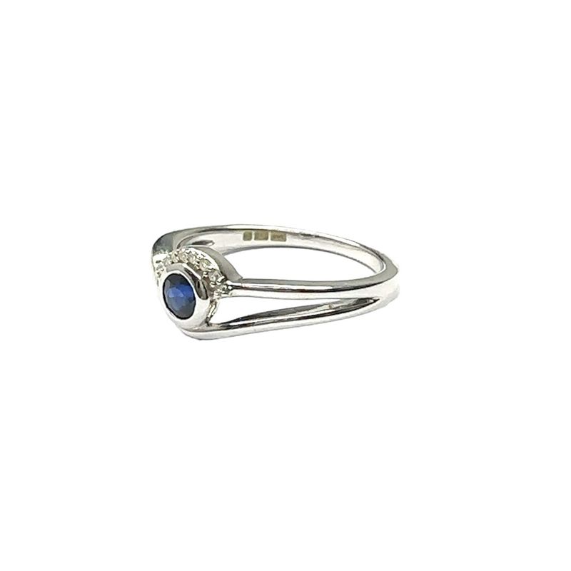 9ct white gold sapphire and diamond ring