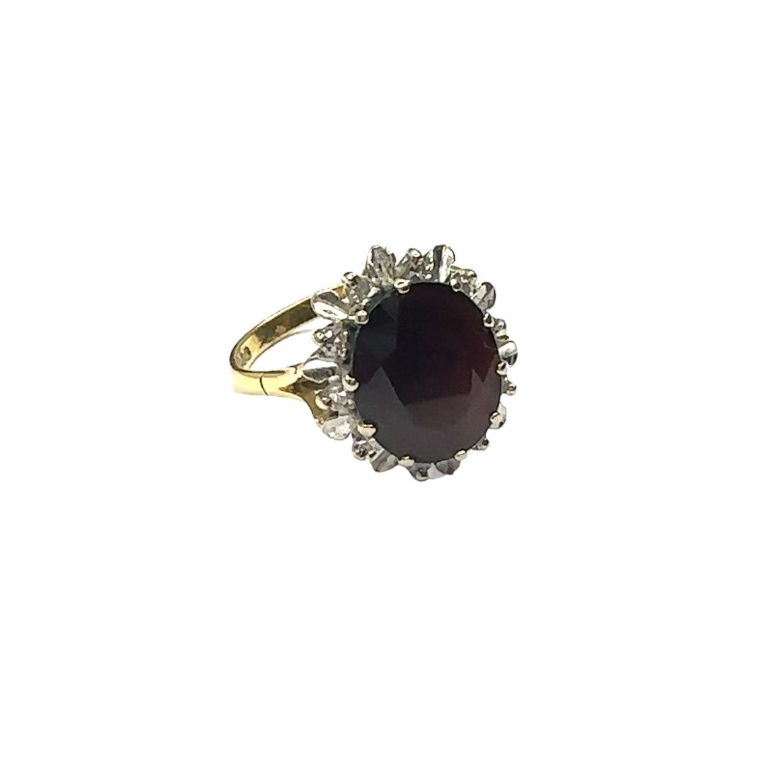 18ct yellow gold Garnet and diamond set ring