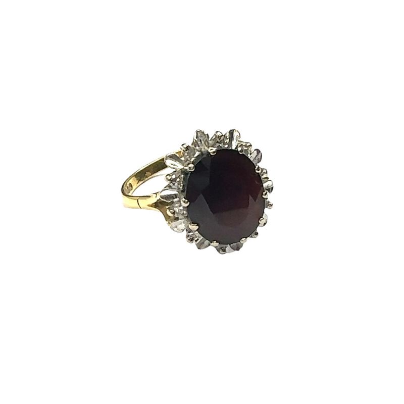 18ct yellow gold Garnet and diamond set ring