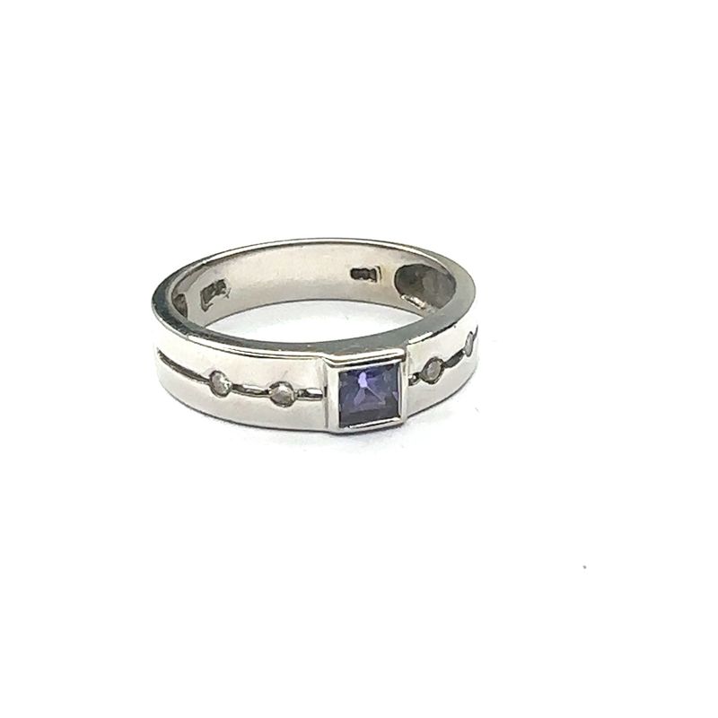 9ct white gold diamond and amethyst set ring