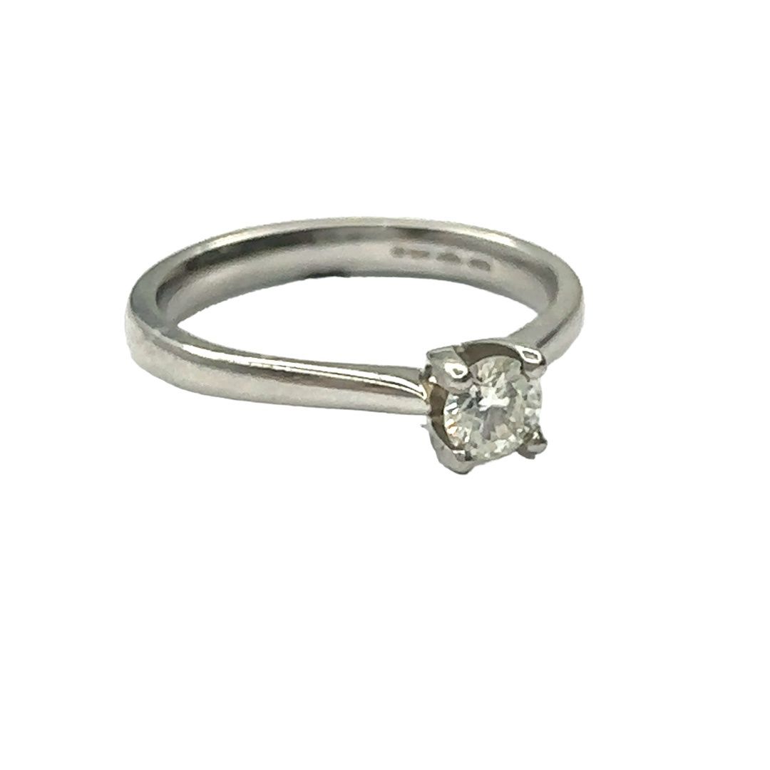 18ct white gold diamond single set ring