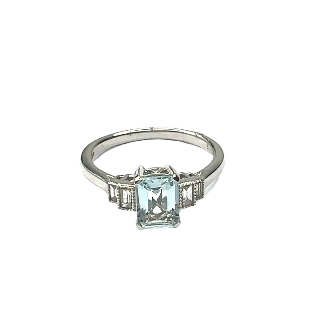 9ct white gold aquamarine and diamond ring