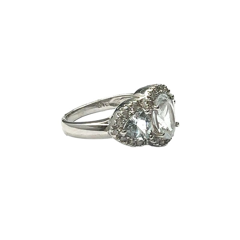 9ct white gold light aquamarine and diamond set ring