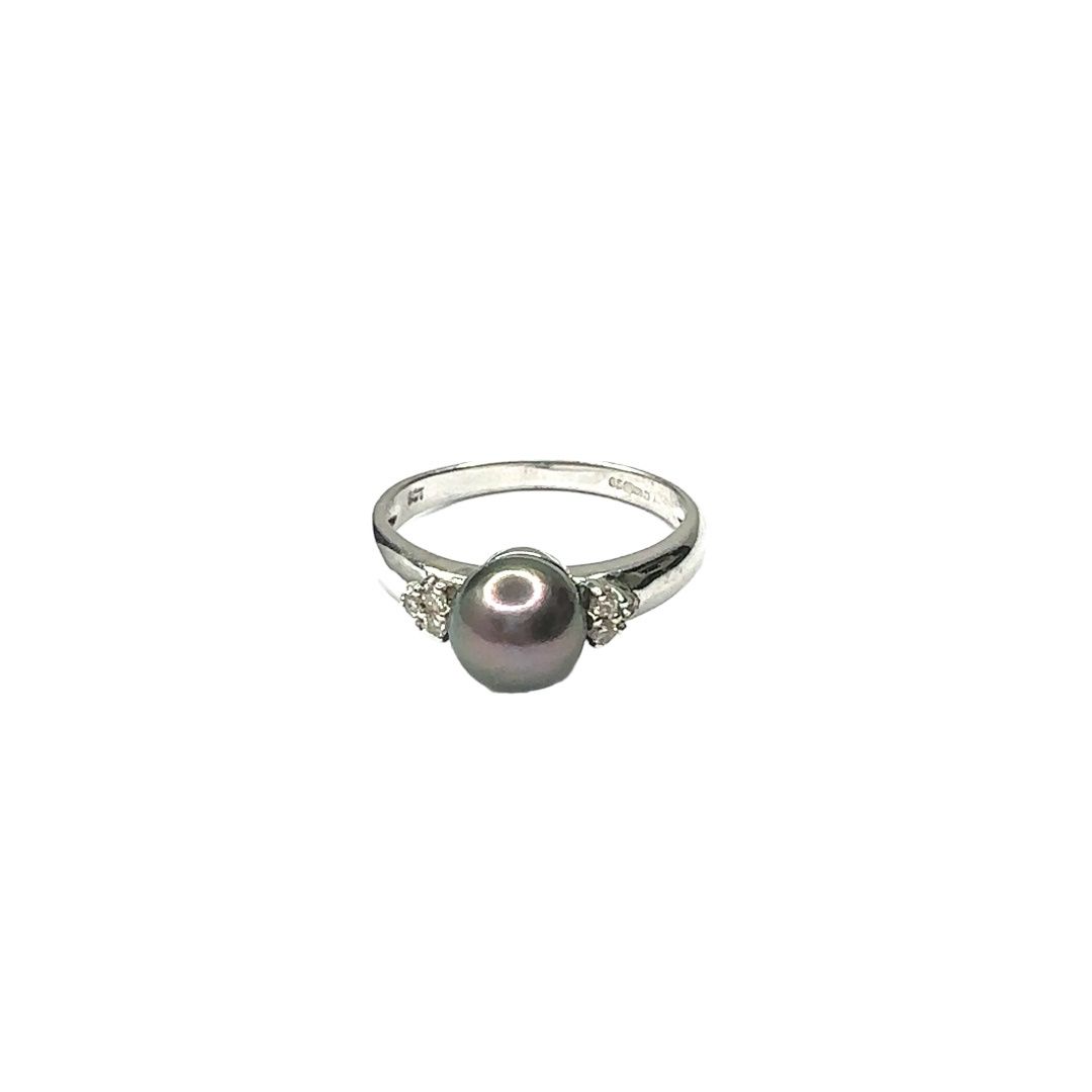 9ct white gold diamond and pearl ring