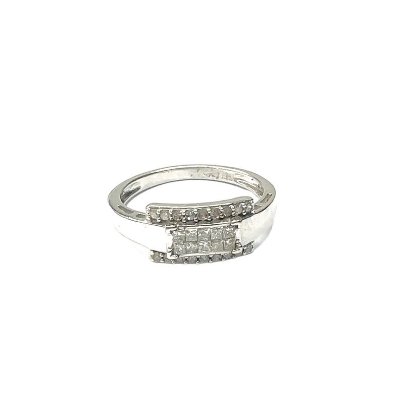 9ct white gold diamond cluster set gold ring