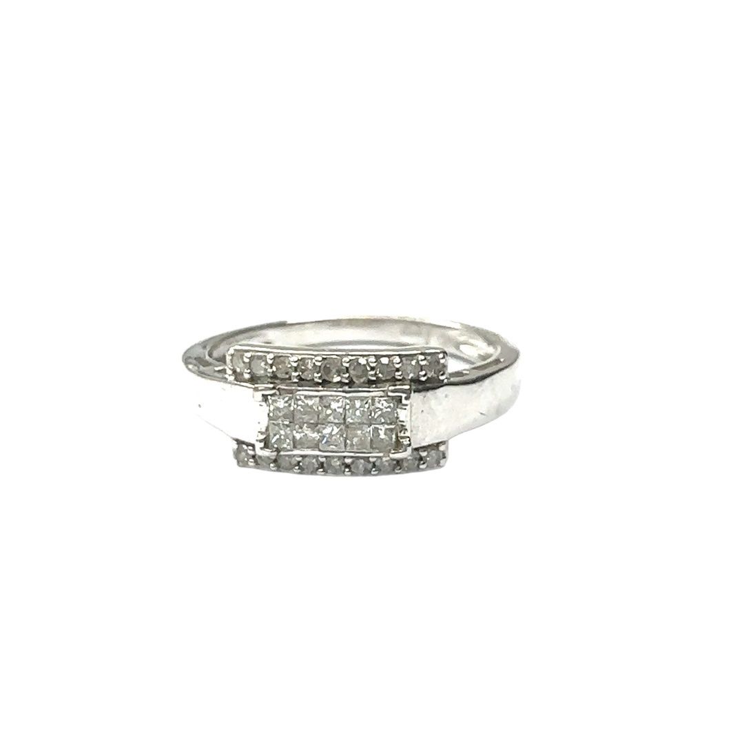 9ct white gold diamond cluster set gold ring