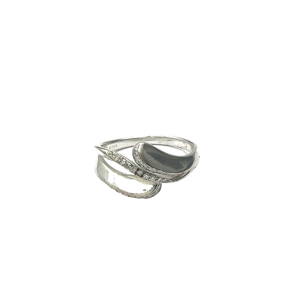 9ct diamond crossover style ring