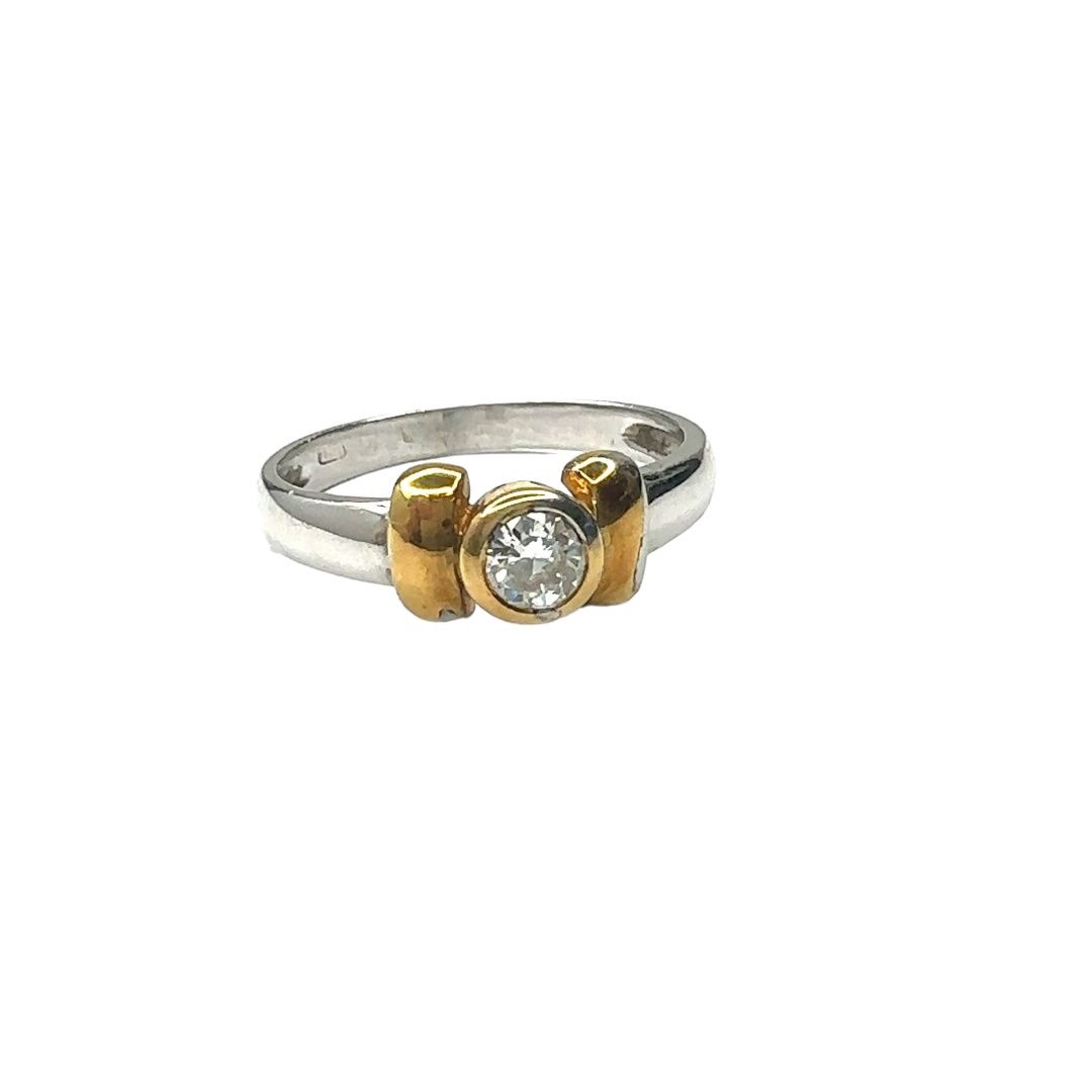 18ct white and yellow gold single set 0.50ct diamond ring