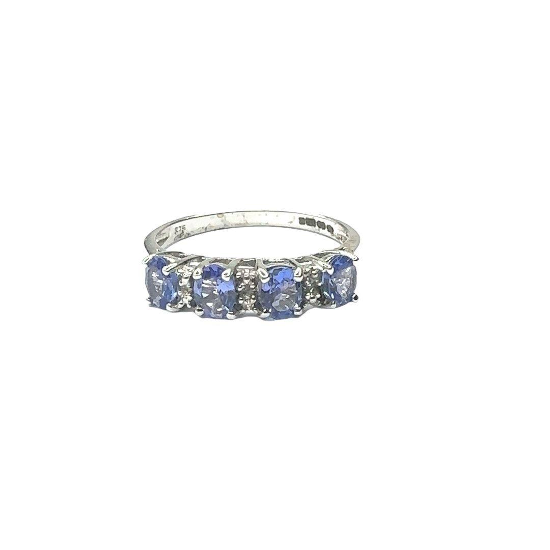 9ct white gold diamond 0.10ct and amethyst set ring