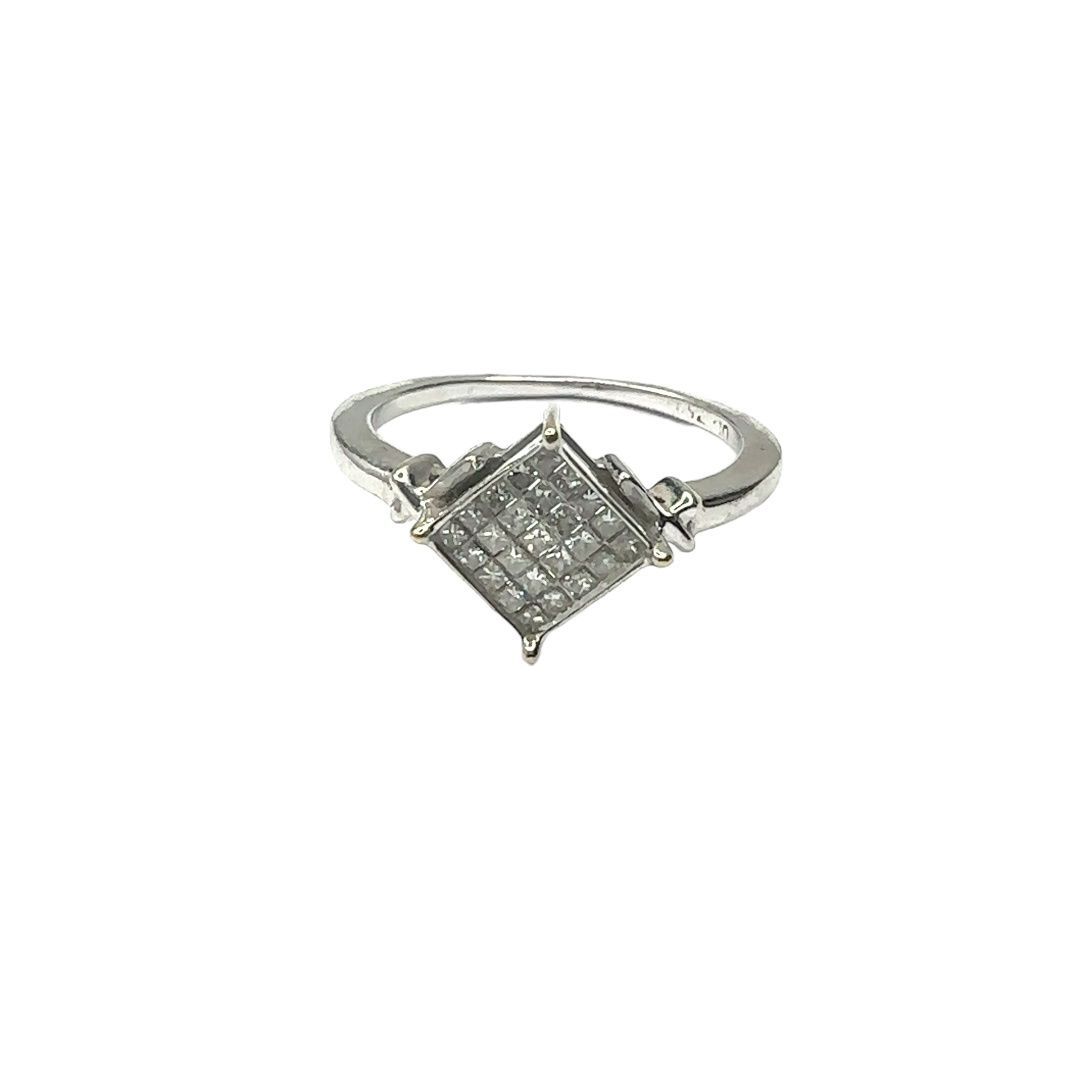 18ct white gold diamond cluster set 0.40ct ring
