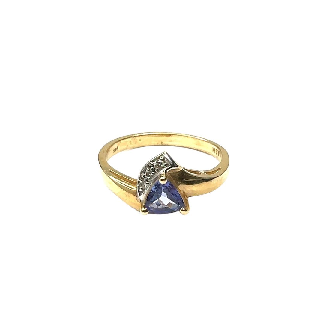 9ct yellow gold amethyst and 0.10ct diamond ring