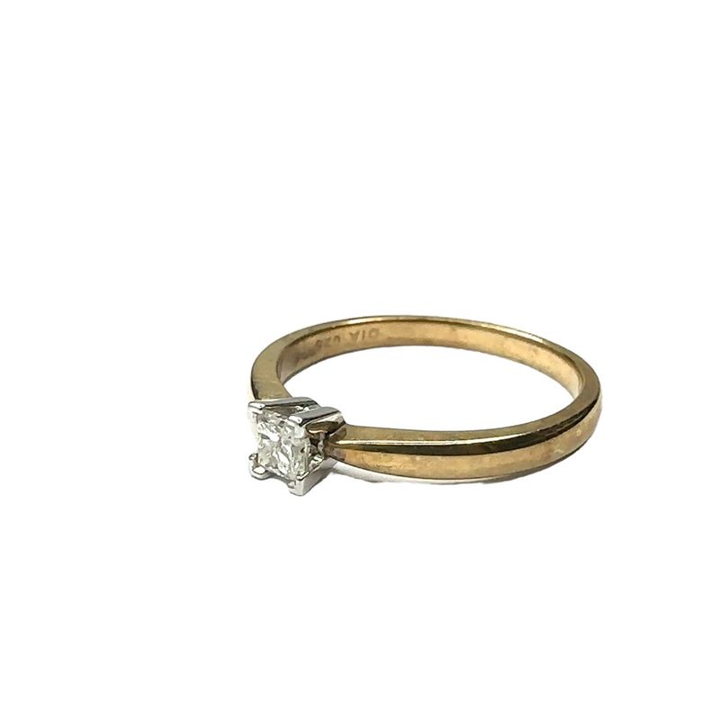 9ct yellow gold Single set 0.20ct diamond set ring