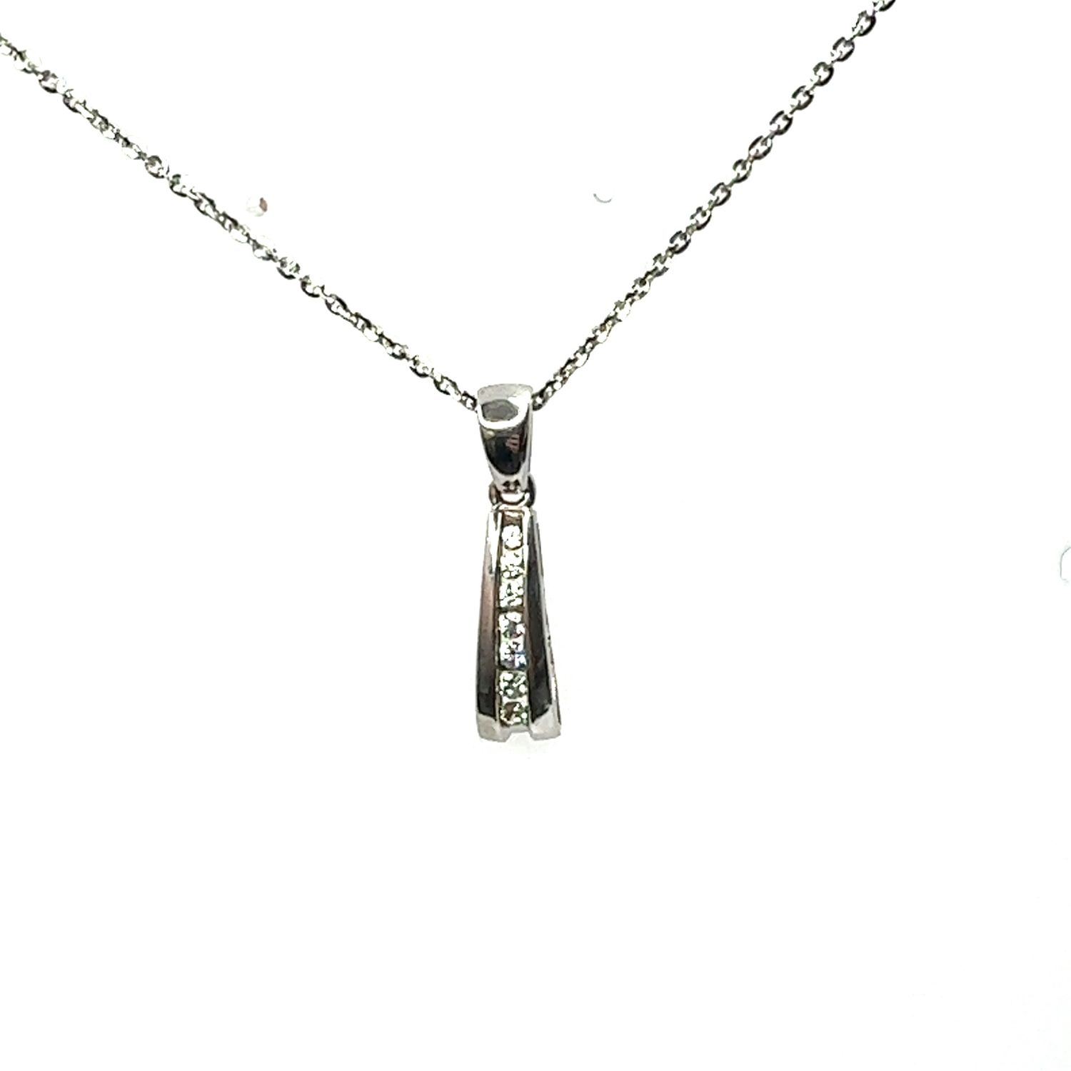 Silver Swarovski crystal set pendent with necklace