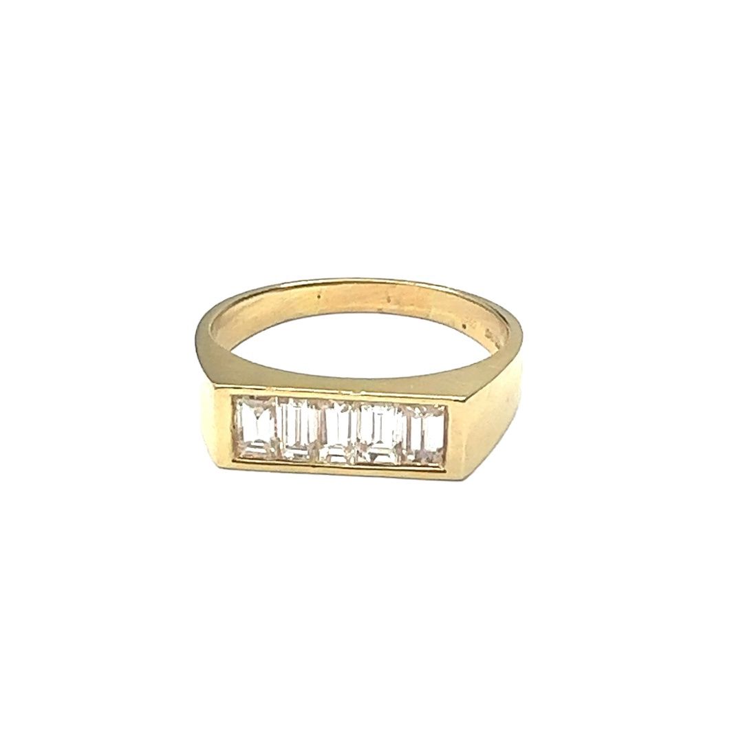 18ct yellow gold baguette diamond 0.50ct set ring