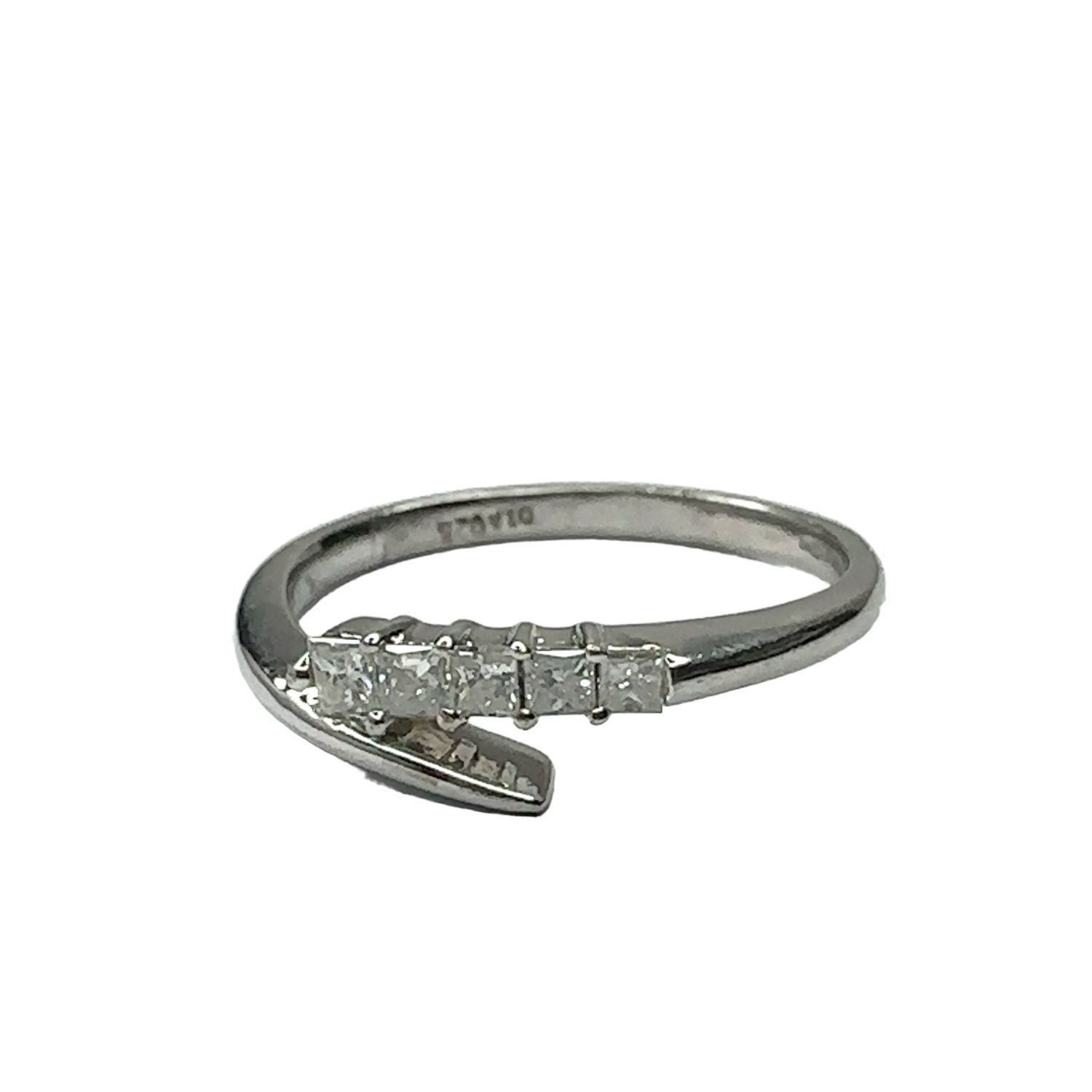 9ct white gold 5 diamond 0.20ct set ring