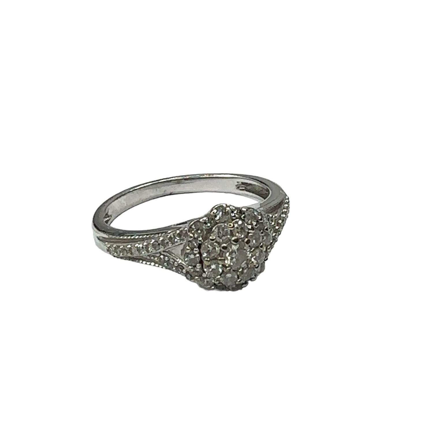 9ct white gold diamond cluster set 0.30ct ring