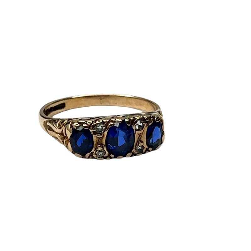 9ct yellow gold diamond 0.05ct and sapphire ring