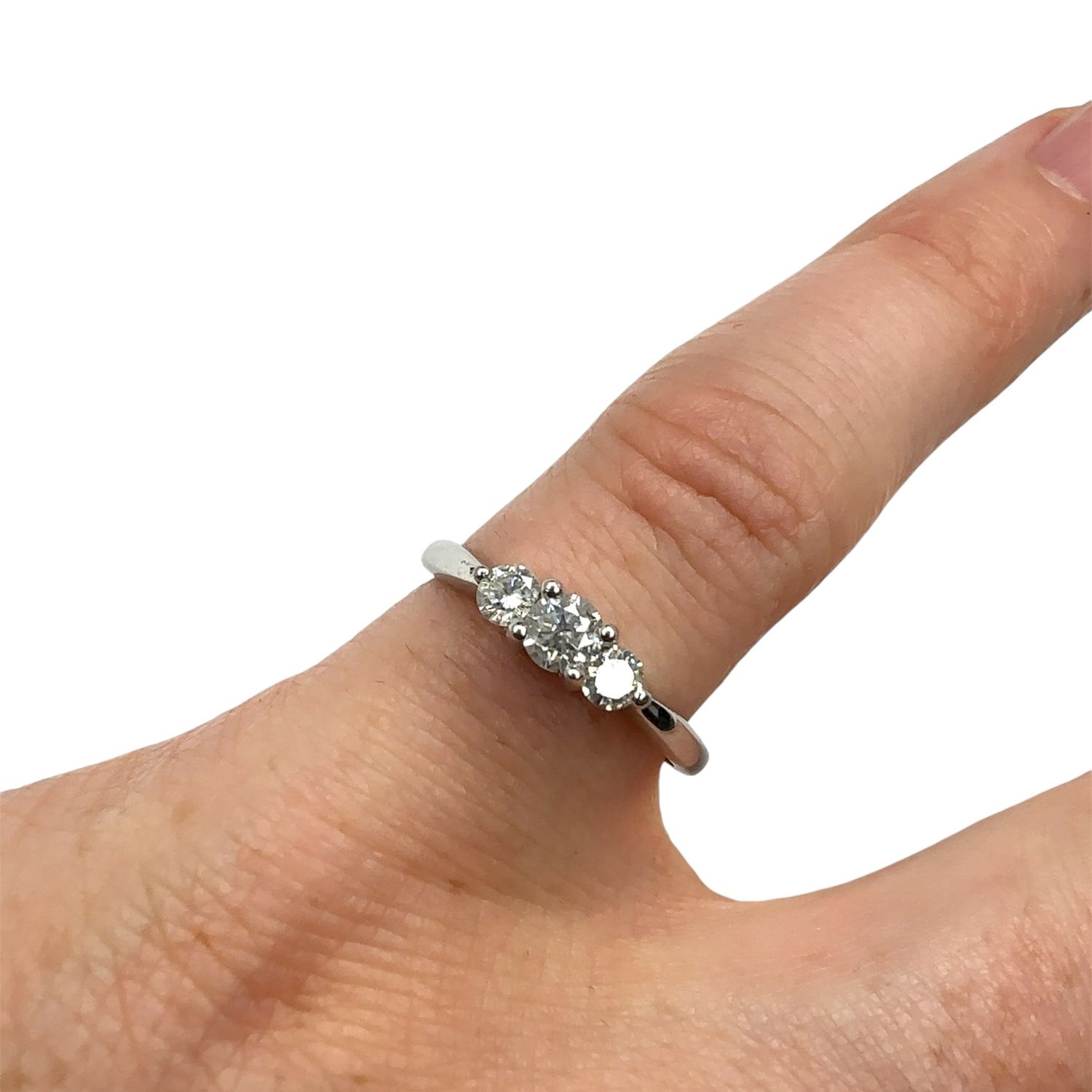 18ct white gold 3 diamond 0.40ct set Ring