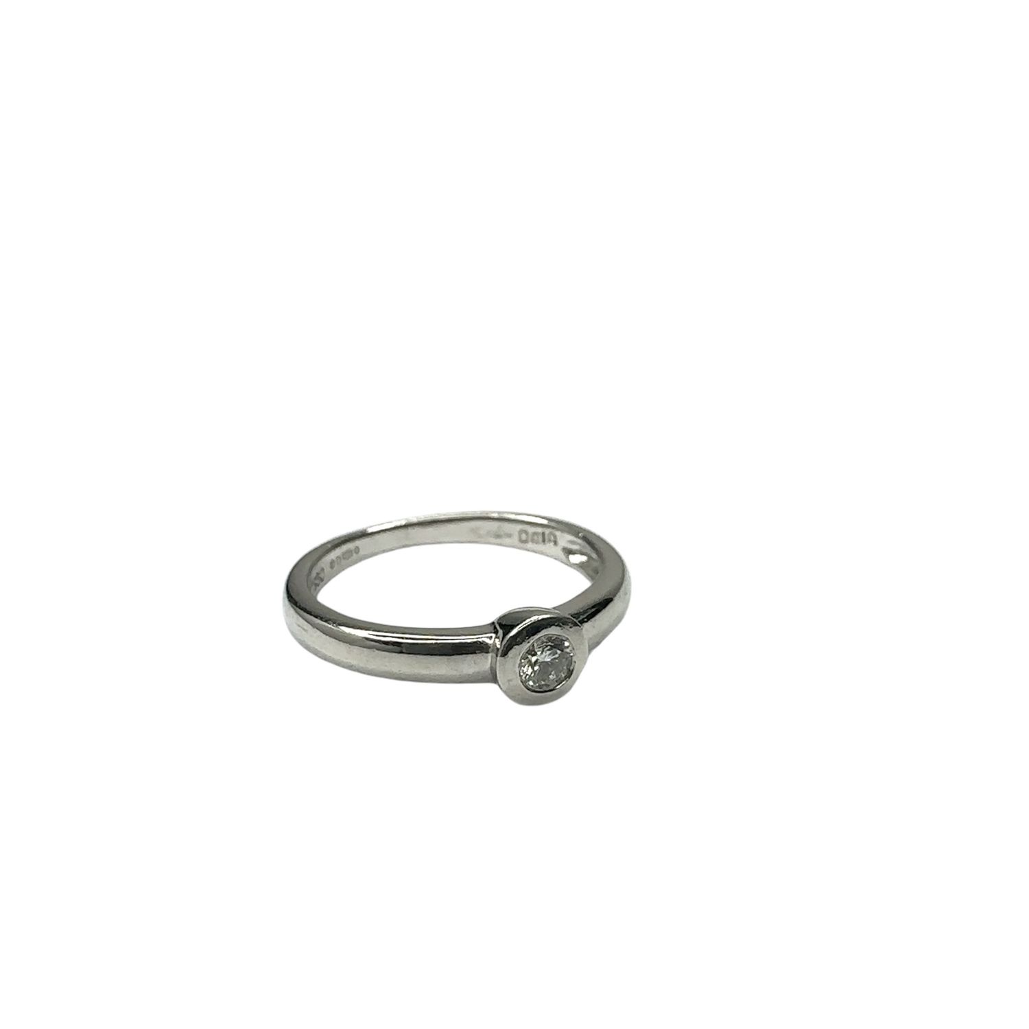9ct white gold single set diamond 0.10ct ring