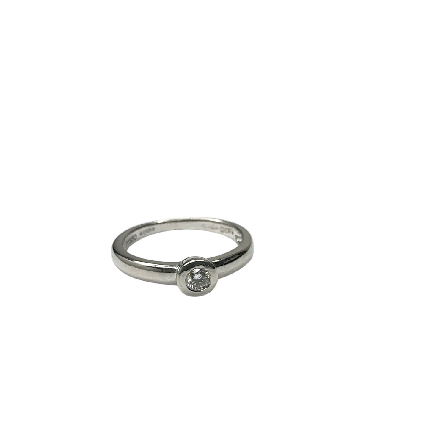 18ct white gold single set diamond 0.15ct ring