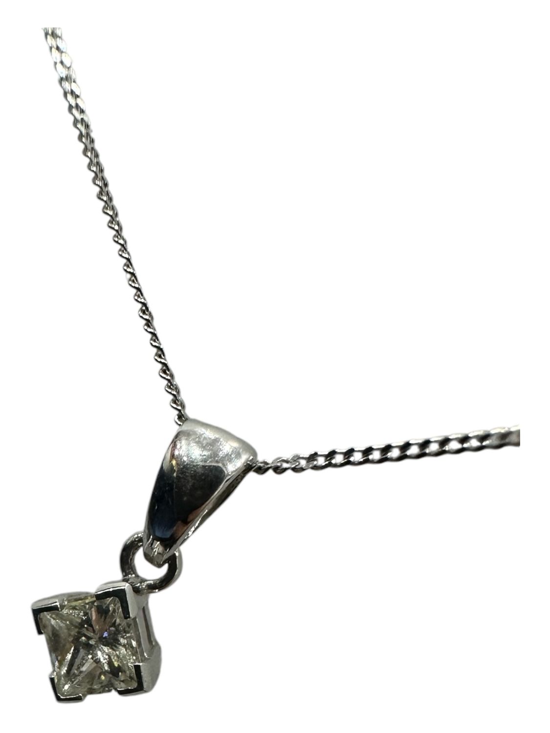 18ct yellow gold diamond 0.45ct single set necklace and pendent