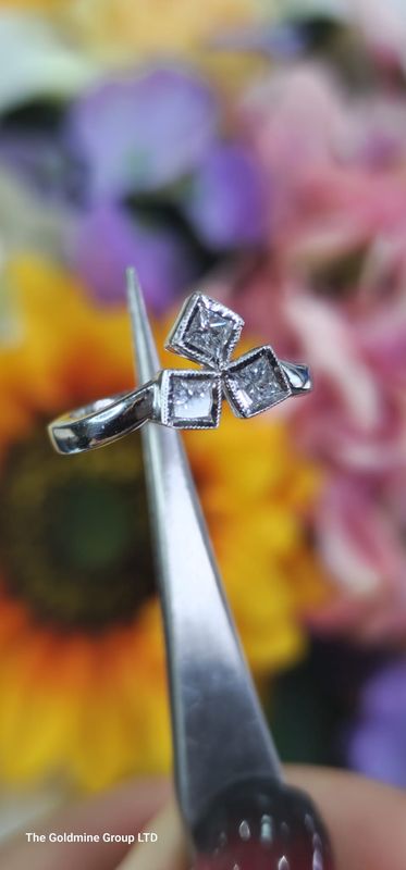 18ct white gold diamond 0.45ct triangle ring