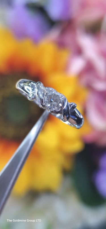 18ct white gold diamond 0.47ct ring
