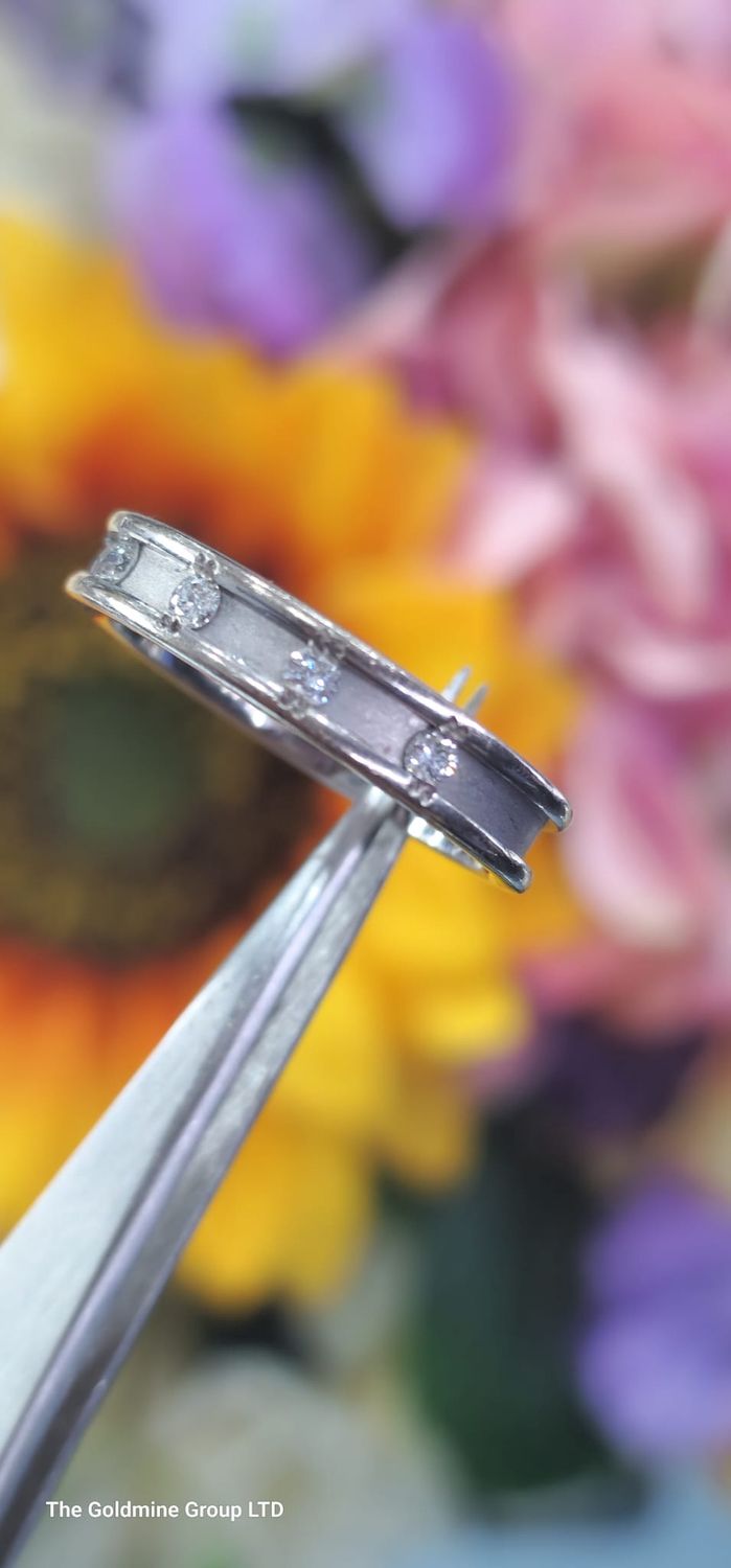 18ct white gold diamond 0.40ct half eternity ring