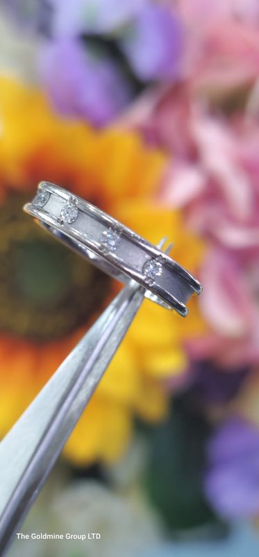 18ct white gold diamond 0.40ct half eternity ring