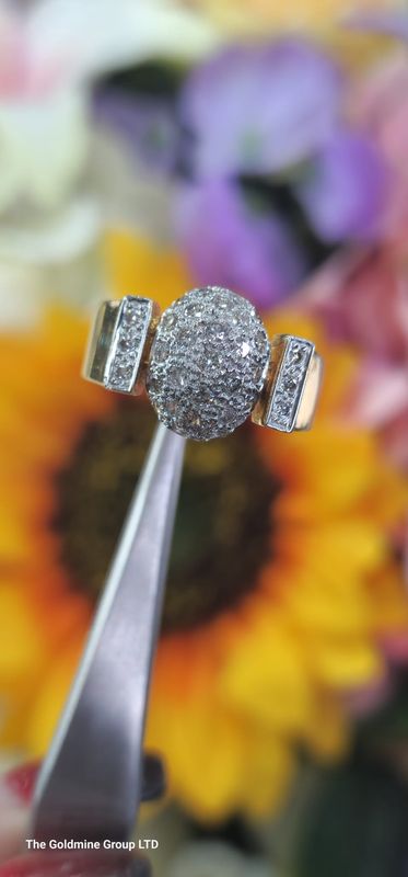 18ct yellow gold diamond 0.60ct  cluster set ring