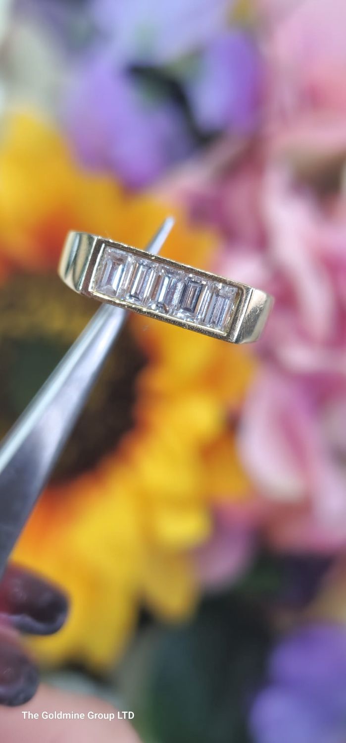 18ct yellow gold baguette diamond 0.50ct set ring