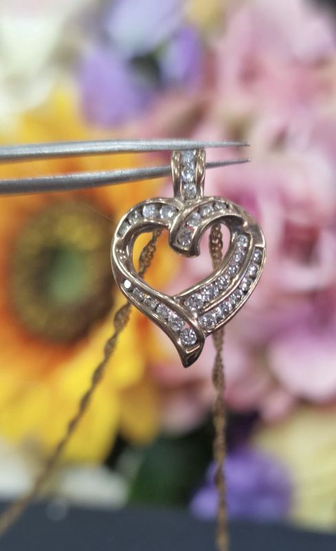 9ct diamond set heart pendent