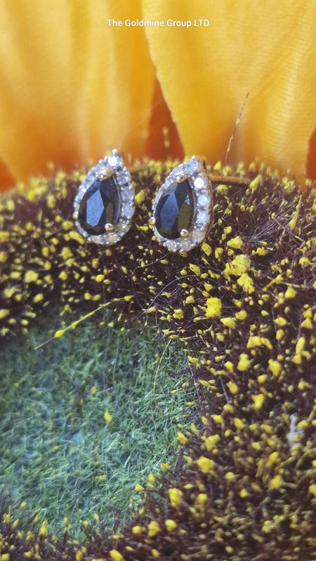Sapphire &amp; Diamond Studs STU357