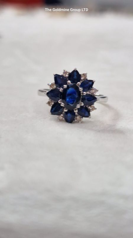 Diamond &amp; Sapphire Flower Ring STU387