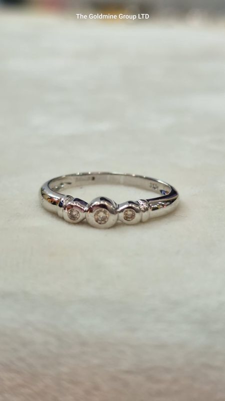 Diamond Three Stone Ring STU400