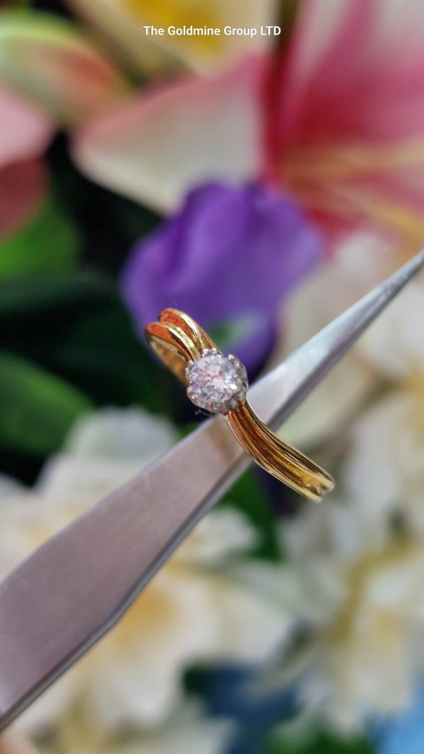 0.20ct Diamond Wave Ring STU402