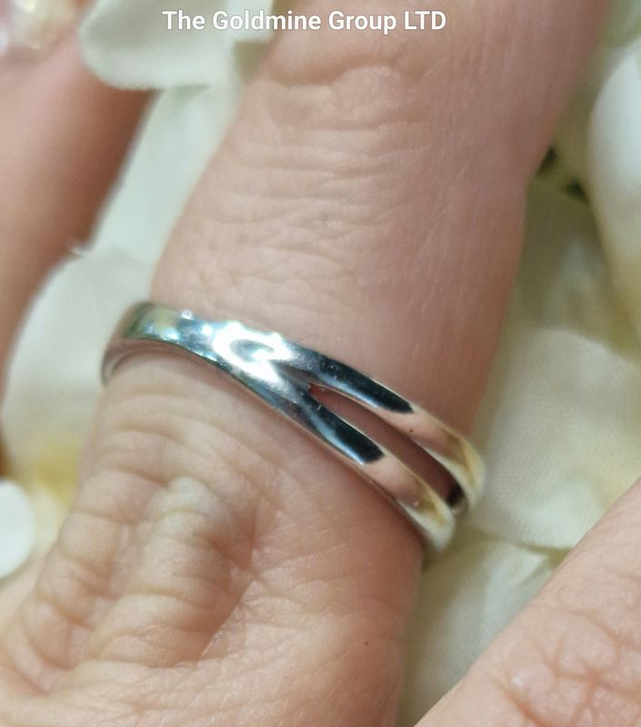 Diamond Crossover Ring  RCPC8